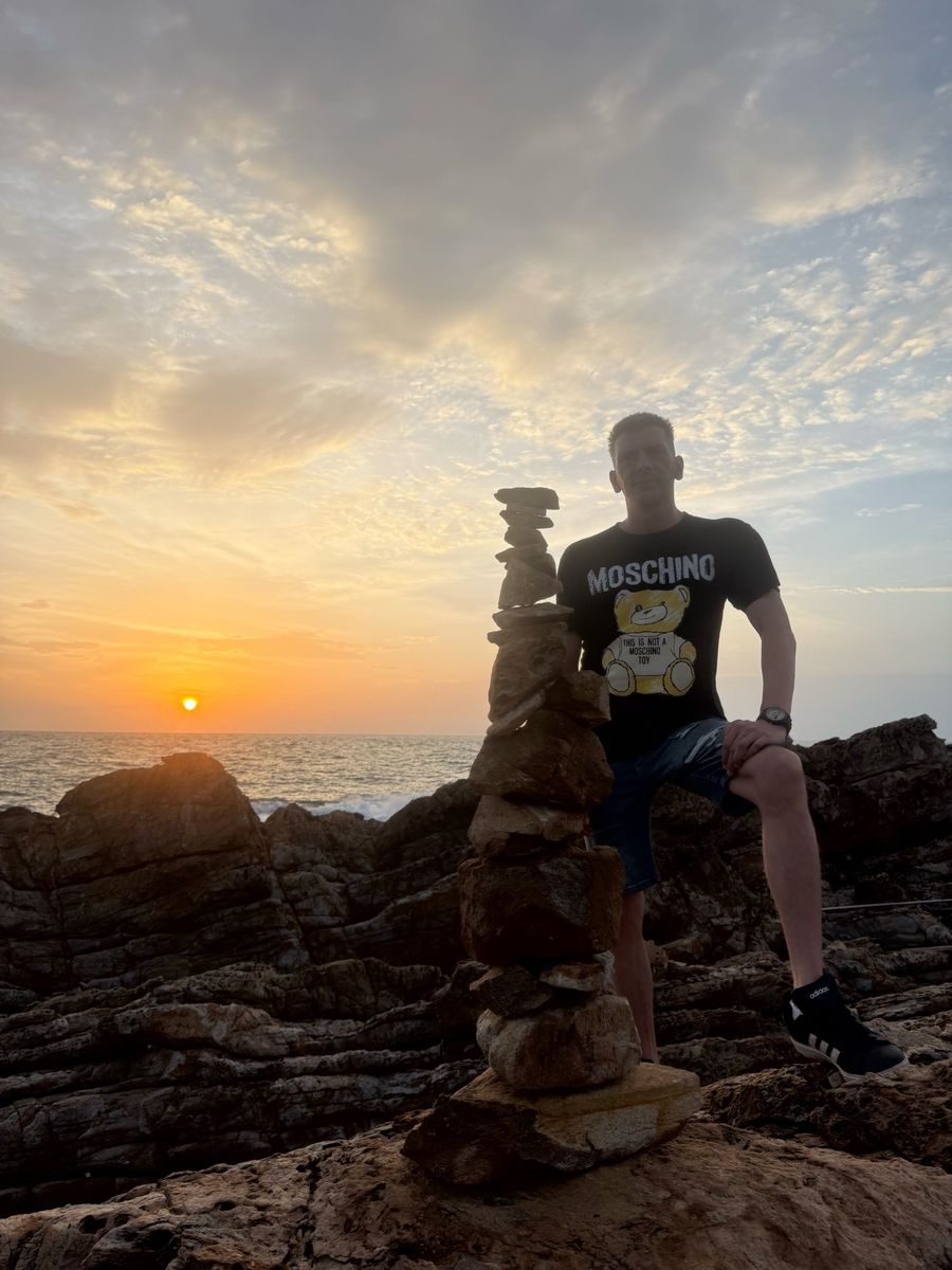 Guest on the rocks
